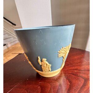 Dialene Better-Maid England Plastic Blue & Ivory Planter With Raised Design 5" V